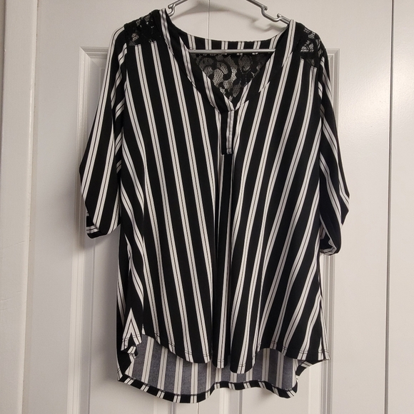 Torrid Studio Knit Lake Yoke Harper black white lace top 00 - Picture 1 of 9